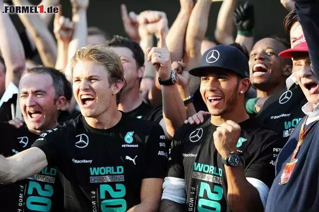 Foto zur News: Nico Rosberg und Lewis Hamilton (Mercedes AMG Petronas Formula One Team)