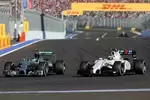 Foto zur News: Nico Rosberg (Mercedes) und Valtteri Bottas (Williams)