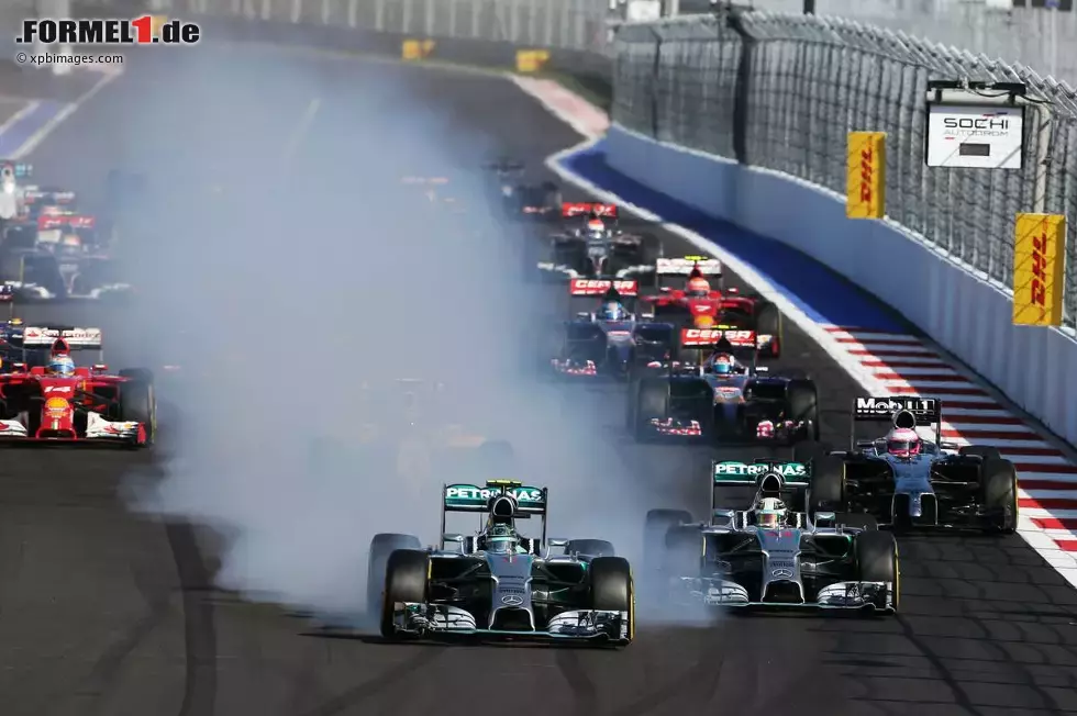 Foto zur News: Nico Rosberg (Mercedes) verbremst sich massiv