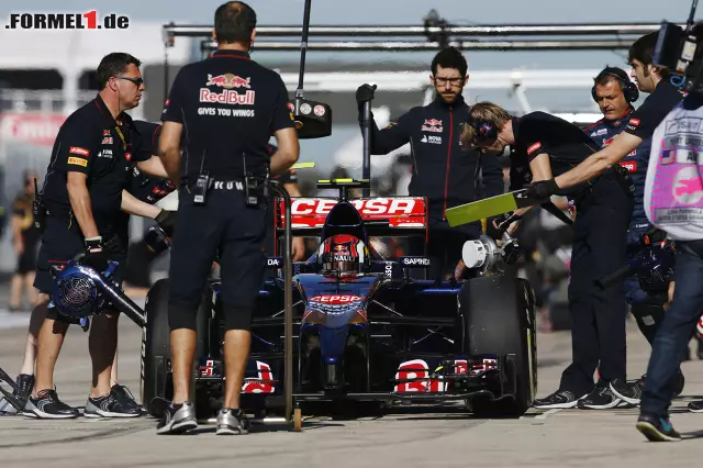 Foto zur News: Daniil Kwjat in der Boxengasse von Austin. Der Russe hatte als Siebter 1,546 Sekunden Abstand zu verzeichnen und zeigte damit einmal mehr eine starke Leistung