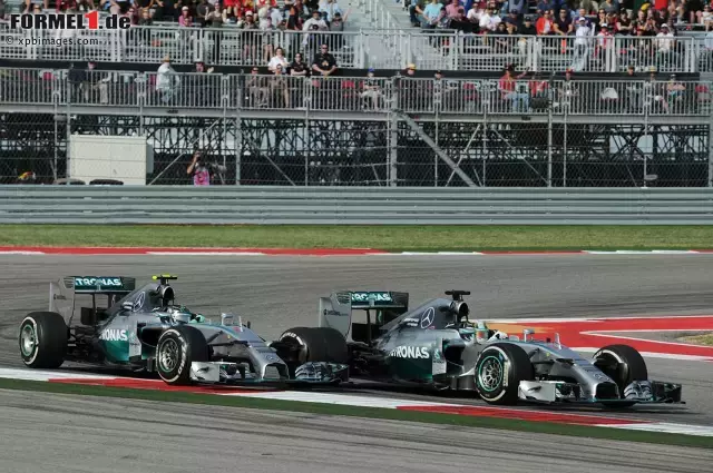 Foto zur News: Lewis Hamilton und Nico Rosberg (Mercedes AMG Petronas Formula One Team)