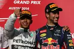 Foto zur News: Lewis Hamilton (Mercedes) und Daniel Ricciardo (Red Bull)