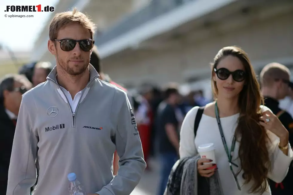 Foto zur News: Jenson Button (McLaren) mit Freundin Jessica Michibata