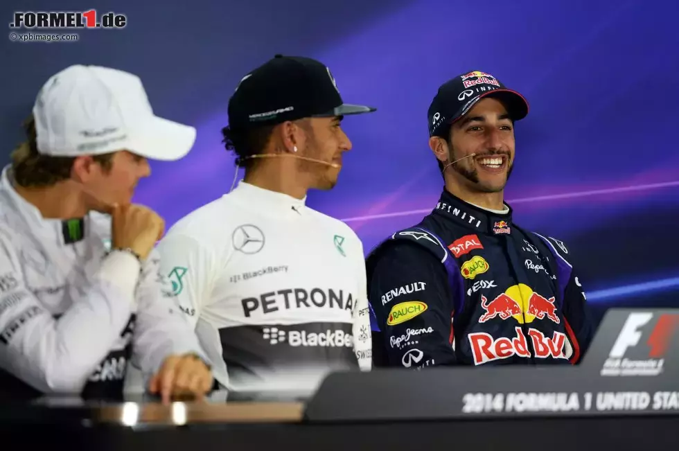 Foto zur News: Nico Rosberg (Mercedes), Lewis Hamilton (Mercedes) und Daniel Ricciardo (Red Bull)