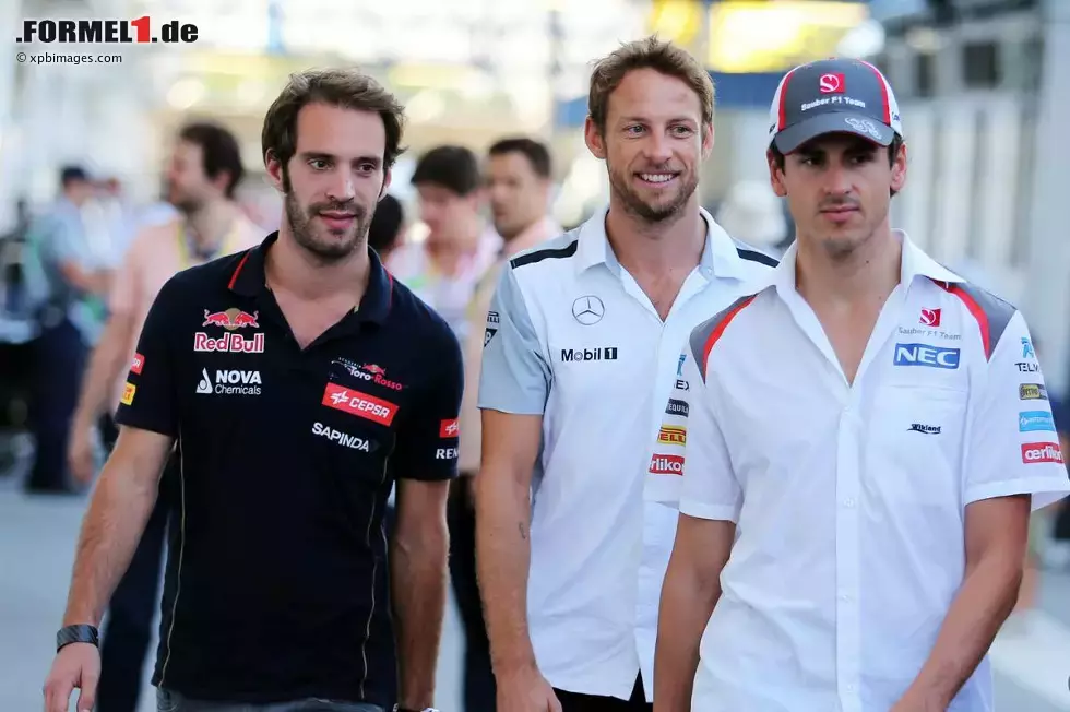 Foto zur News: Jean-Eric Vergne (Toro Rosso), Jenson Button (McLaren) und Adrian Sutil (Sauber)