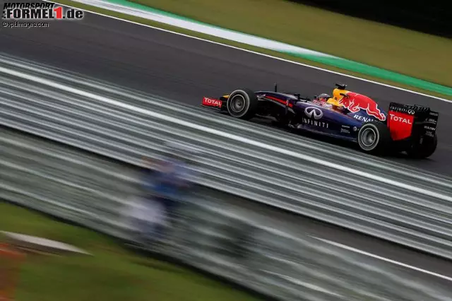 Foto zur News: Sebastian Vettel (Infiniti Red Bull Racing)