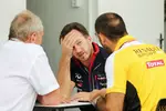 Foto zur News: Helmut Marko, Christian Horner und Cyril Abiteboul