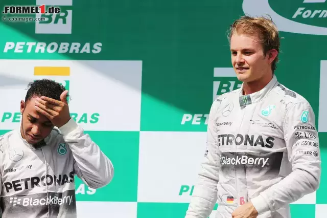 Foto zur News: Nico Rosberg und Lewis Hamilton (Mercedes AMG Petronas Formula One Team)