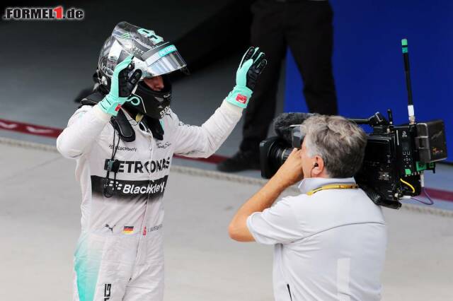 Foto zur News: Sieg in Interlagos: Nico Rosberg trägt seine Freude in die Welt hinaus
