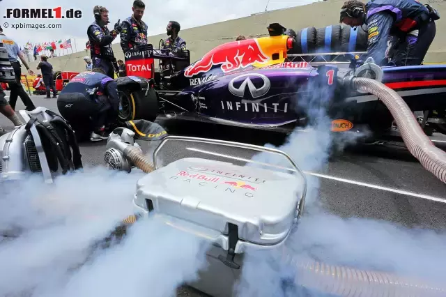 Foto zur News: Sebastian Vettel (Infiniti Red Bull Racing)