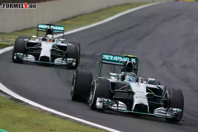 Foto zur News: Nico Rosberg und Lewis Hamilton (Mercedes AMG Petronas Formula One Team)