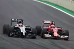 Foto zur News: Jenson Button (McLaren) und Kimi Räikkönen (Ferrari)