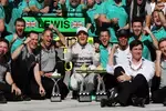 Foto zur News: Nico Rosberg (Mercedes) und Lewis Hamilton (Mercedes)