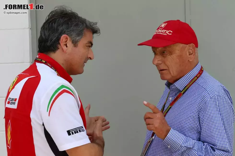 Foto zur News: Marco Mattiacci (Ferrari) und Niki Lauda (Mercedes)