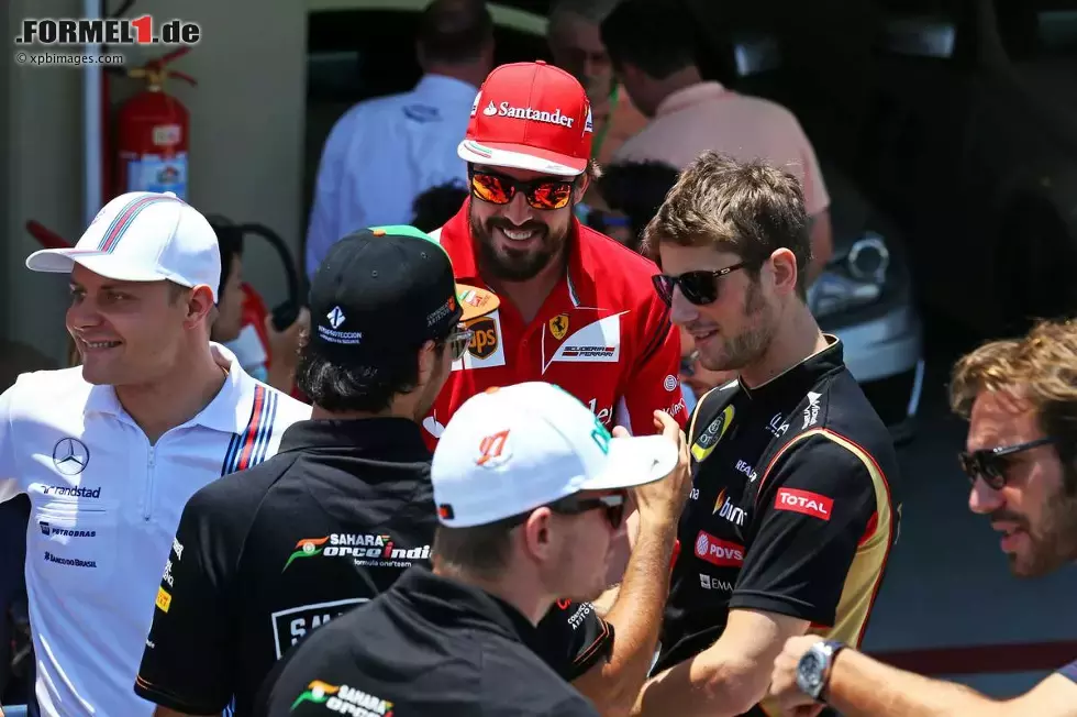 Foto zur News: Fernando Alonso (Ferrari), Sergio Perez (Force India) und Romain Grosjean (Lotus)