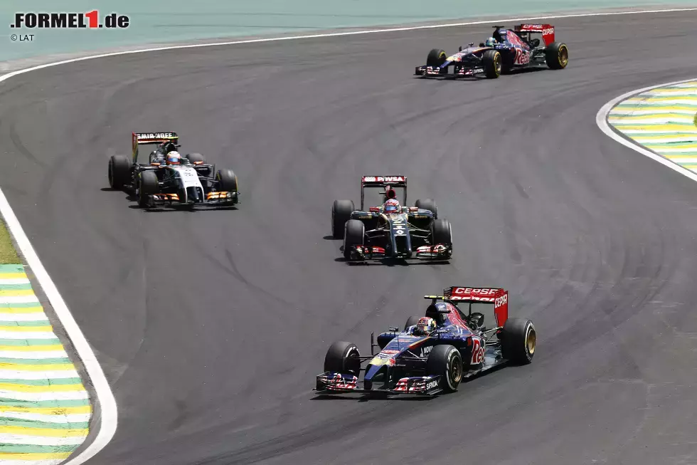 Foto zur News: Daniil Kwjat (Toro Rosso), Romain Grosjean (Lotus), Sergio Perez (Force India) und Jean-Eric Vergne (Toro Rosso)