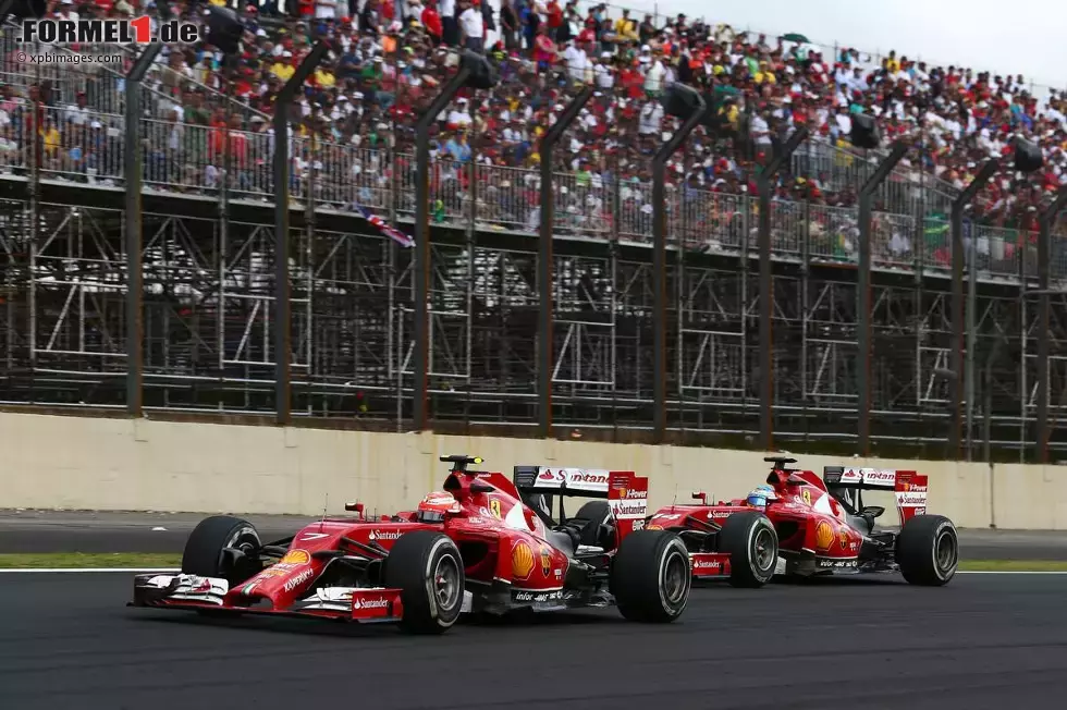 Foto zur News: Kimi Räikkönen (Ferrari) und Fernando Alonso (Ferrari)