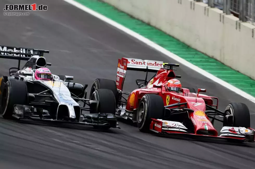 Foto zur News: Jenson Button (McLaren) und Kimi Räikkönen (Ferrari)