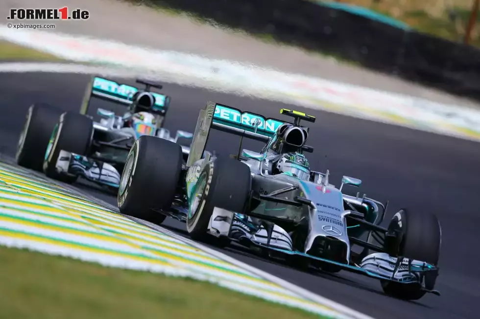 Foto zur News: Nico Rosberg (Mercedes) und Lewis Hamilton (Mercedes)