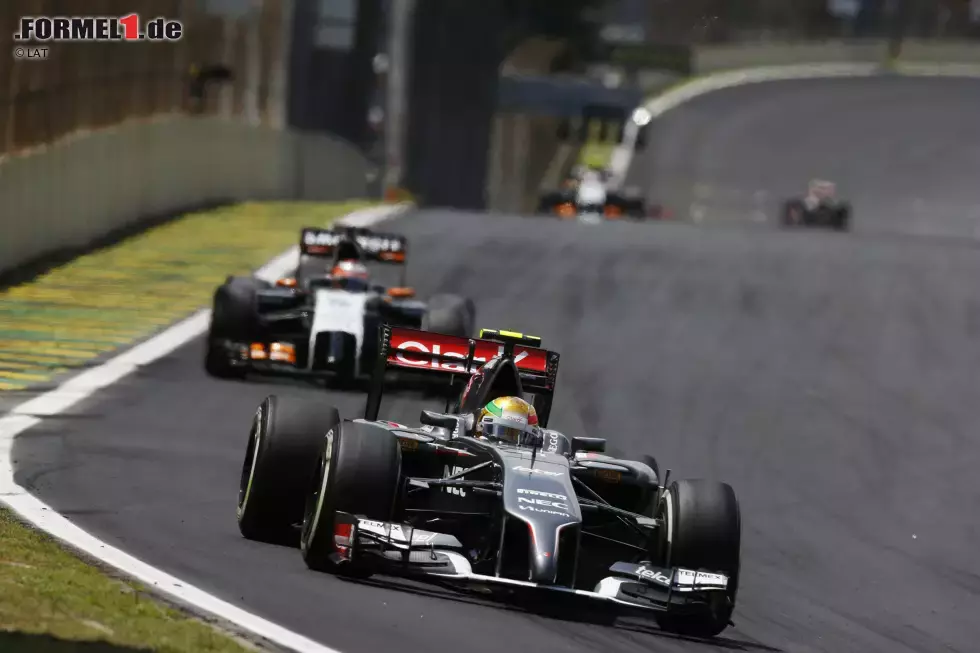 Foto zur News: Esteban Gutierrez (Sauber) und Nico Hülkenberg (Force India)