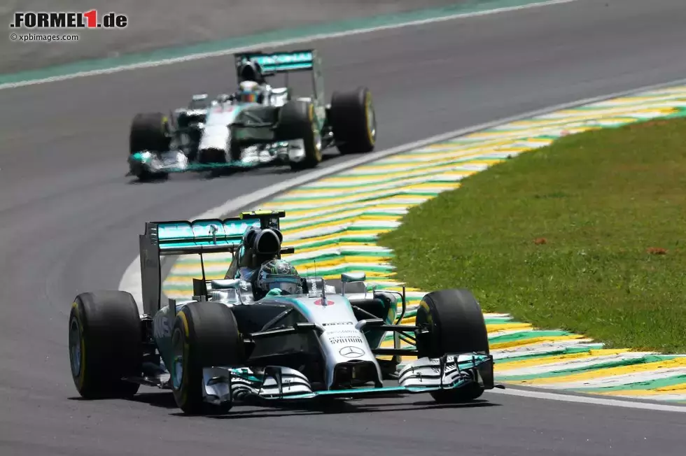 Foto zur News: Nico Rosberg (Mercedes) und Lewis Hamilton (Mercedes)