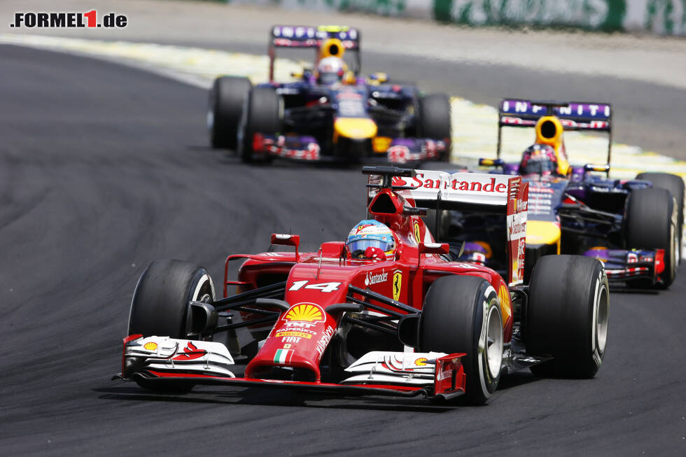 Foto zur News: Fernando Alonso und  Sebastian Vettel sowie Daniel Ricciardo