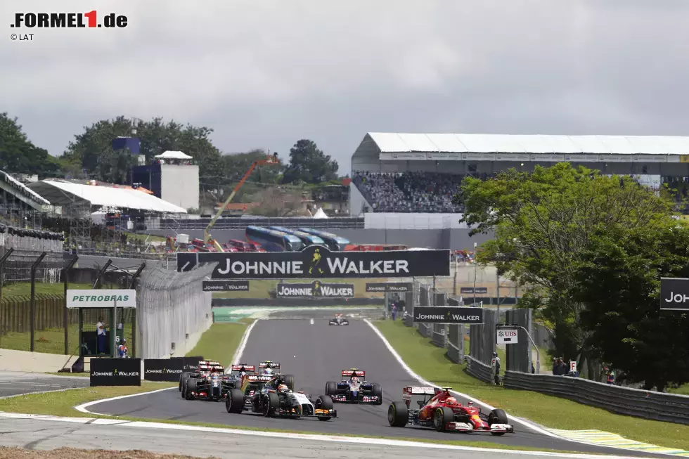 Foto zur News: Kimi Räikkönen (Ferrari) und Nico Hülkenberg (Force India)