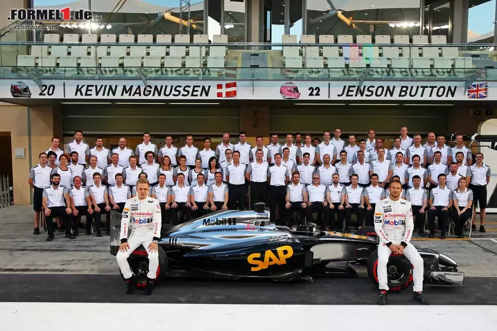 Foto zur News: Kevin Magnussen (McLaren) und Jenson Button (McLaren)