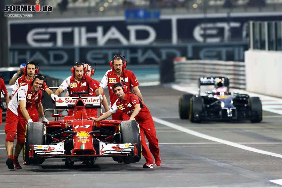 Foto zur News: Fernando Alonso (Ferrari) und Jenson Button (McLaren)