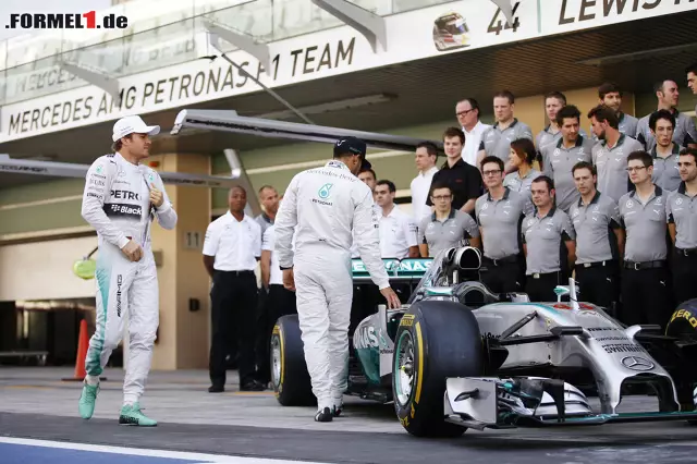 Foto zur News: Lewis Hamilton und Nico Rosberg (Mercedes AMG Petronas Formula One Team)