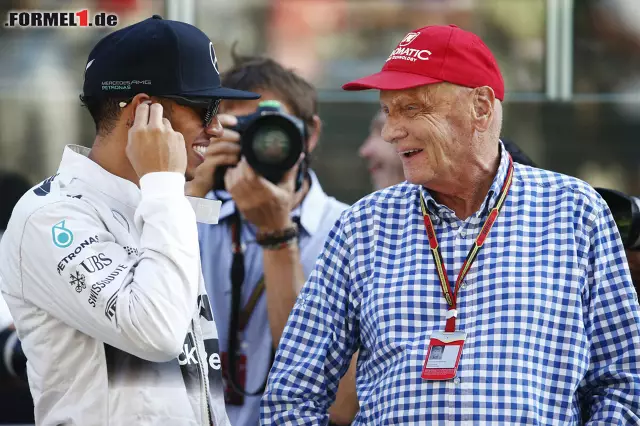 Foto zur News: Lewis Hamilton und Niki Lauda (Mercedes AMG Petronas Formula One Team)