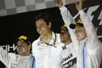 Foto zur News: Lewis Hamilton (Mercedes) wird Weltmeister, auf dem Podest zusammen mit Felipe Massa (Williams), Valtteri Bottas (Williams) und Toto Wolff