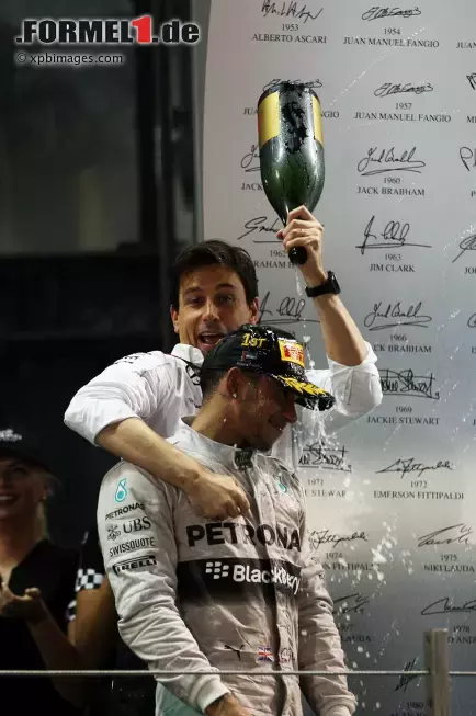 Foto zur News: Lewis Hamilton (Mercedes) und Toto Wolff