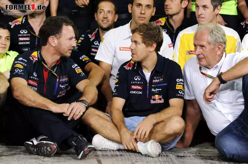 Foto zur News: Sebastian Vettel (Red Bull), Christian Horner und Helmut Marko