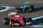 Foto zur News: Sebastian Vettel (Ferrari) und Nico Rosberg (Mercedes)