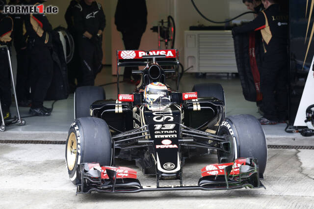 Foto zur News: Pastor Maldonado absolviert mit dem Lotus E23 96 Runden und belegt den fünften Platz. Er ist es aber, der eine Minute vor dem Ende ausrollt und damit für ein vorzeitiges Ende der Session sorgt.