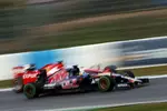 Foto zur News: Carlos Sainz jun. (Toro Rosso) und Kimi Räikkönen (Ferrari)