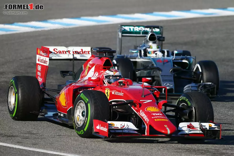 Foto zur News: Lewis Hamilton (Mercedes) und Kimi Räikkönen (Ferrari)