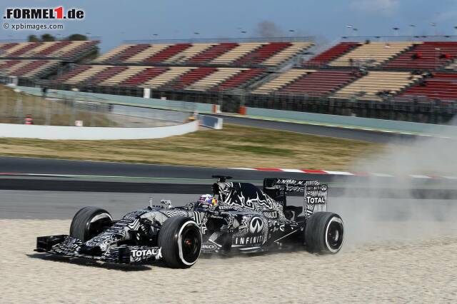 Foto zur News: Daniel Ricciardo auf Abwegen, doch der RB11 blieb beim Ausflug ins Kiesbett heil.