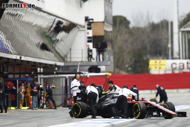 Foto zur News: Denn auch die überarbeitete Dichtung der MGU-K bereitet Probleme. Jenson Button kann nur wenige Runden mit begrenzter Leistung fahren.