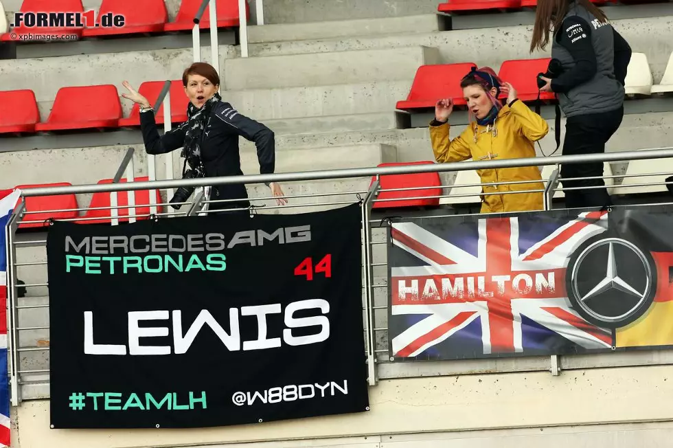 Foto zur News: Fans von Lewis Hamilton (Mercedes)