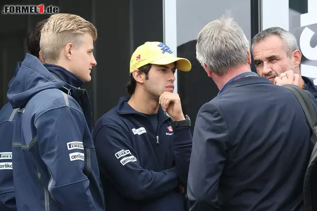 Foto zur News: Teamkolllege Marcus Ericsson, hier mit Felipe Nasr und Teammanager Beat Zehnder, konnte nur 14 Runden fahren, bevor die Hinterradaufhängung kollabierte