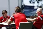 Foto zur News: Roberto Merhi (Manor Marussia) und John Booth