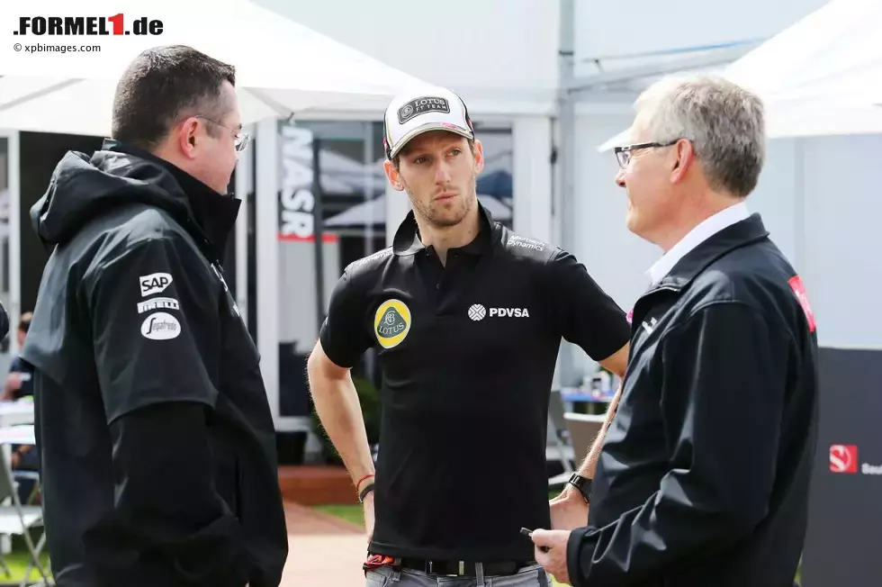 Foto zur News: Romain Grosjean (Lotus) und Eric Boullier (McLaren)