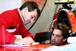 Foto zur News: Roberto Merhi (Manor Marussia) sitzt bereits im Auto