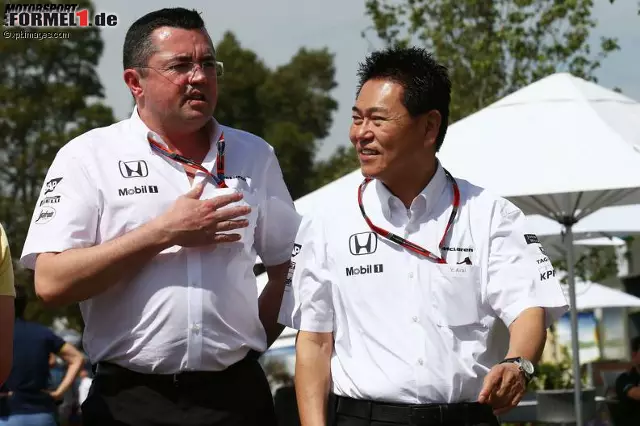 Foto zur News: Eric Boullier mit Yasuhisa Arai (McLaren Honda)