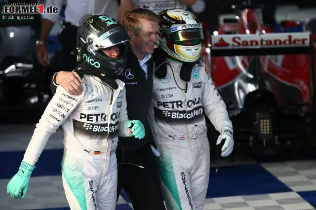 Foto zur News: Lewis Hamilton und Nico Rosberg (Mercedes AMG Petronas Formula One Team)