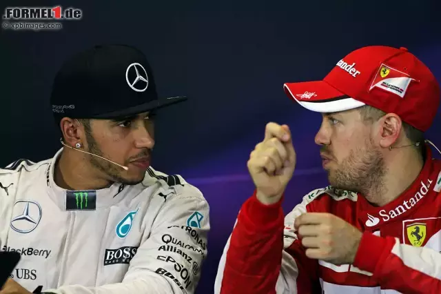 Foto zur News: Lewis Hamilton mit Sebastian Vettel