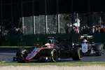 Foto zur News: Jenson Button (McLaren) und Sergio Perez (Force India)