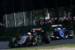 Foto zur News: Nico Hülkenberg (Force India) und Marcus Ericsson (Sauber)